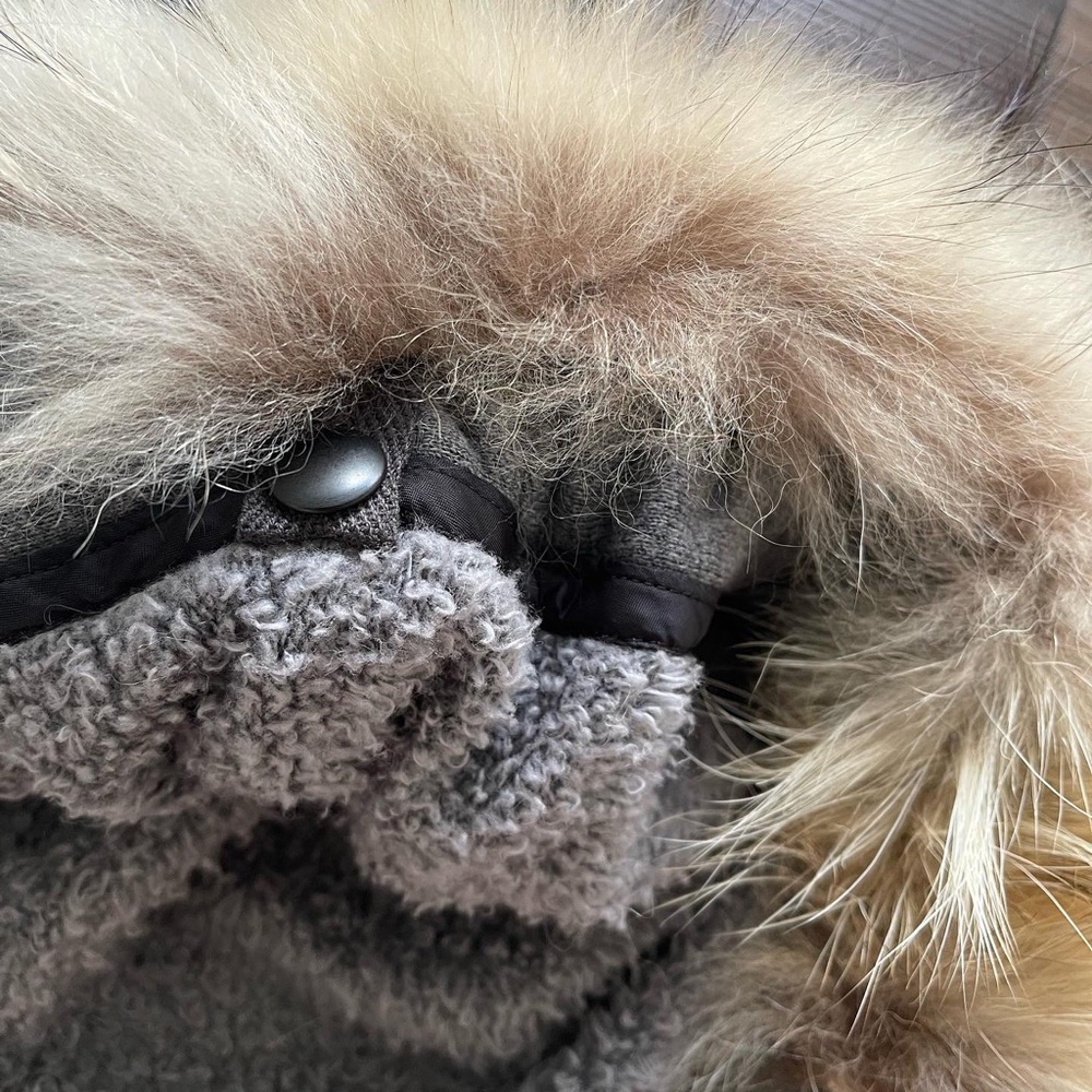 (SOLD) L.G.B (Le Grand Bleu) Raccon Fur Poncho - Picture 3 of 6